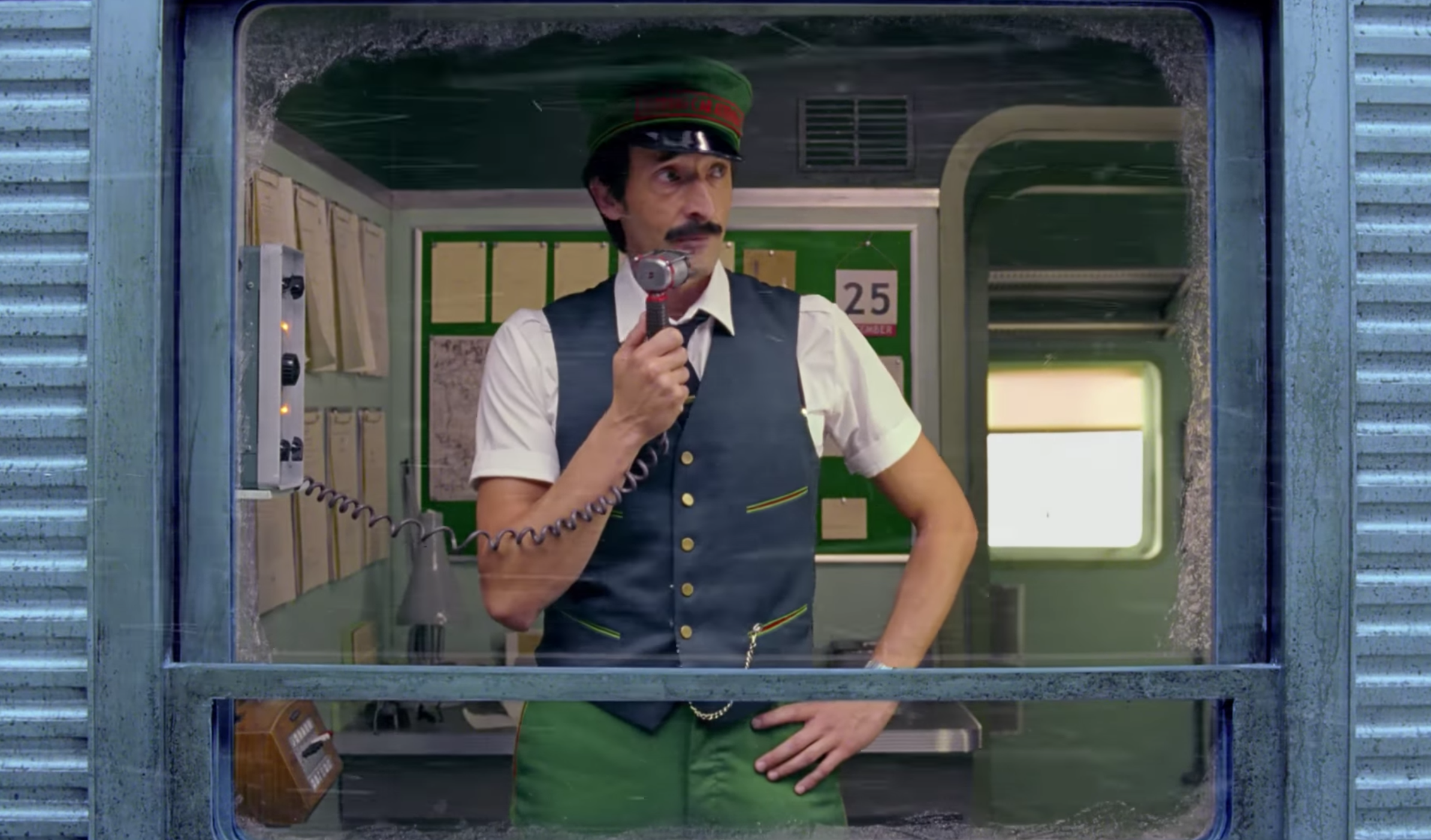 Ο Γουές Άντερσον σκηνοθετει τη χριστουγεννιάτικη διαφήμιση της H&M!